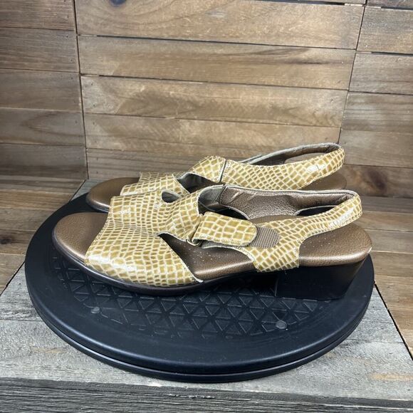 SAS Women's Size 8M Slingback Patent Leather Gold Block Low Heel Sandals Shoes - Picture 3 of 10